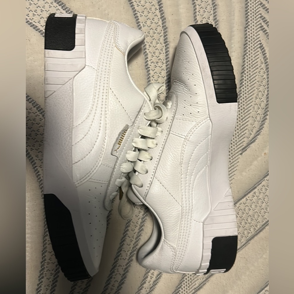 Pumas women’s sneaker